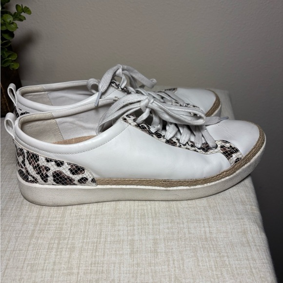 Vionic Womens Leyo White Leather Trim Casual and Fashion Sneakers Shoes New - Picture 4 of 7